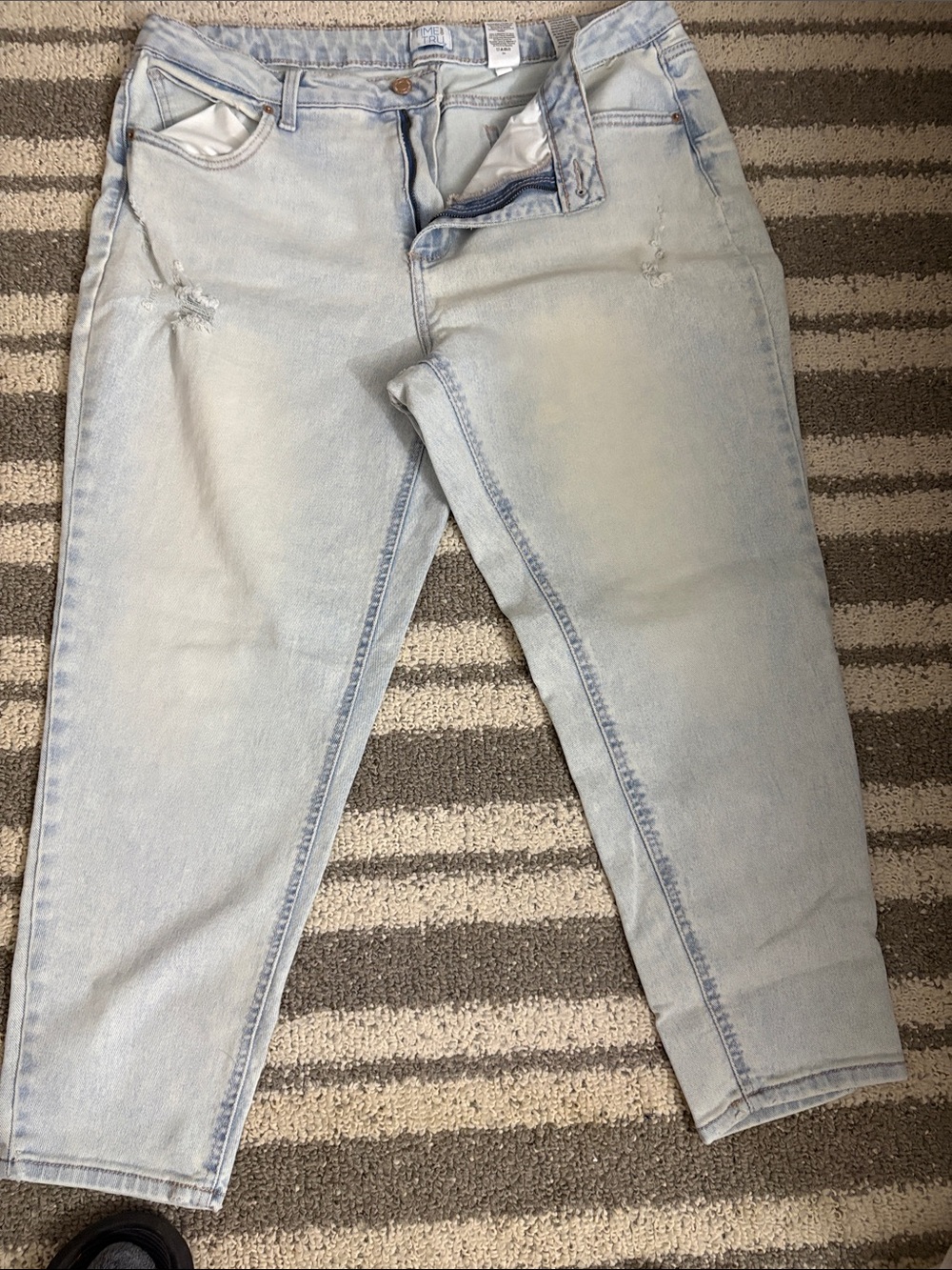 Time and Tru Light Wash Ankle Crop Jeans